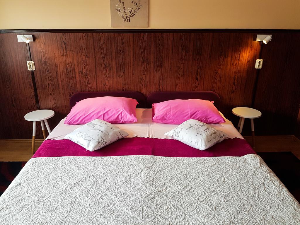 Smjestaj Natalija Hotell Osijek Exteriör bild