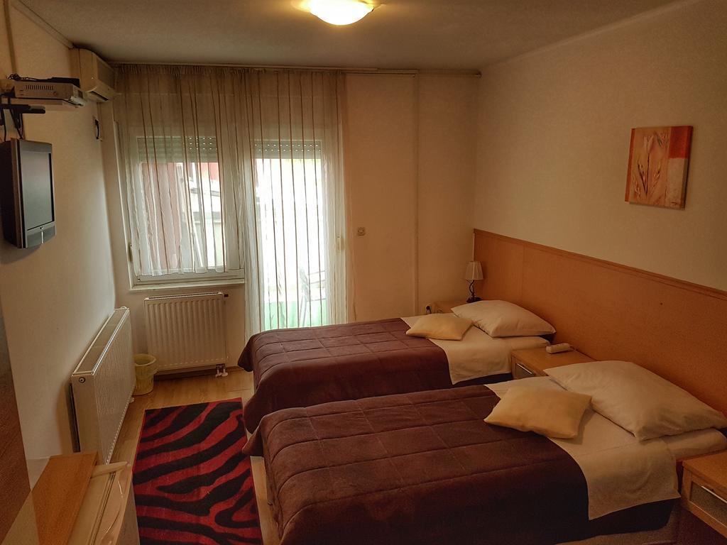 Smjestaj Natalija Hotell Osijek Exteriör bild
