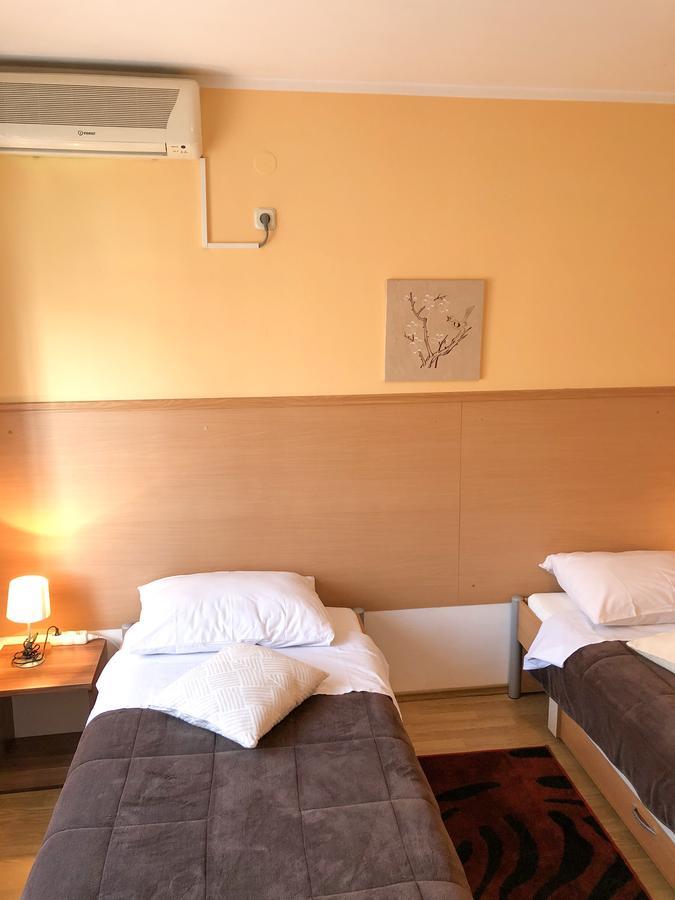 Smjestaj Natalija Hotell Osijek Exteriör bild