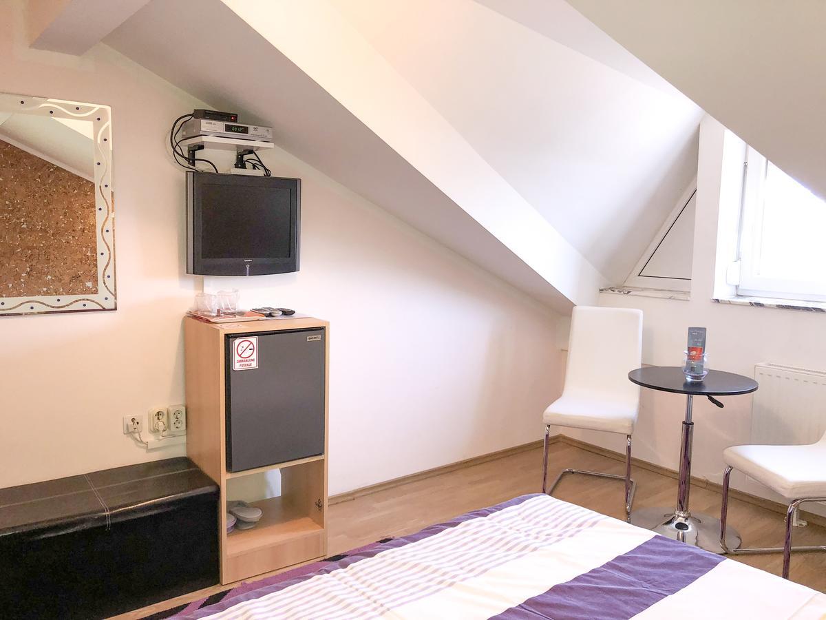 Smjestaj Natalija Hotell Osijek Exteriör bild