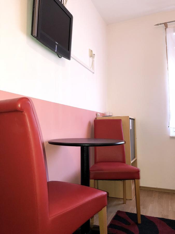 Smjestaj Natalija Hotell Osijek Exteriör bild