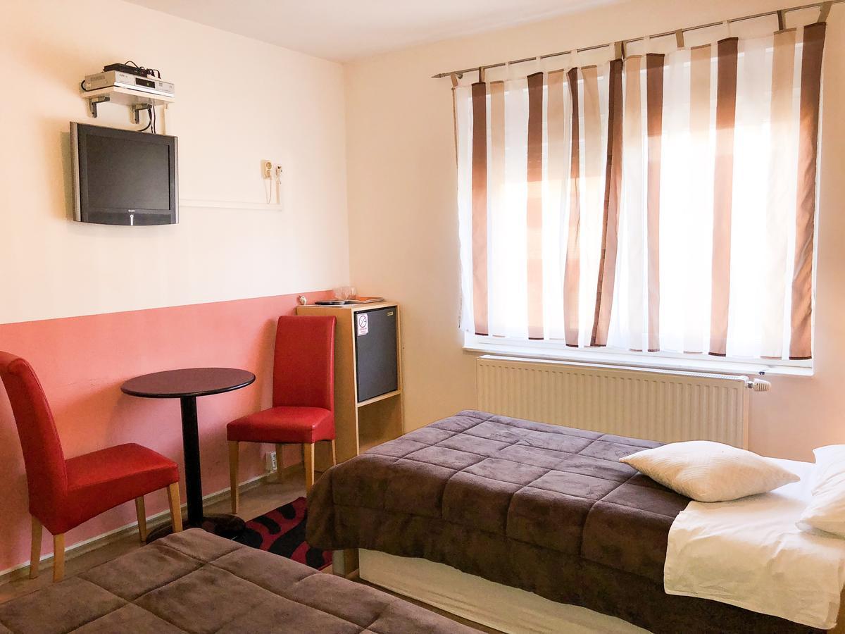 Smjestaj Natalija Hotell Osijek Exteriör bild
