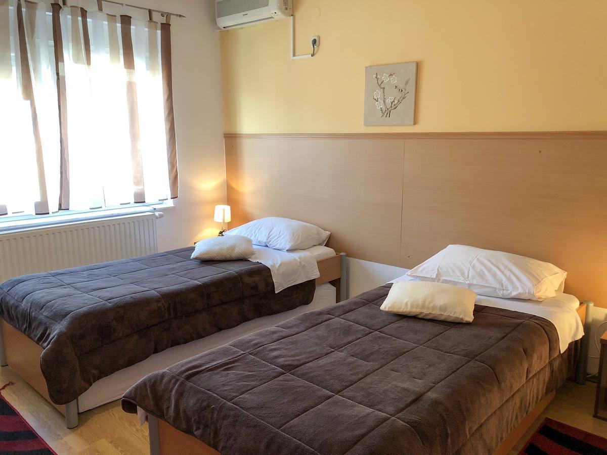 Smjestaj Natalija Hotell Osijek Exteriör bild