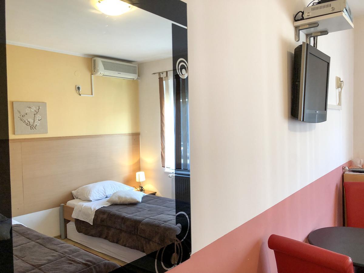 Smjestaj Natalija Hotell Osijek Exteriör bild