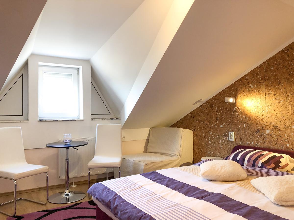 Smjestaj Natalija Hotell Osijek Exteriör bild